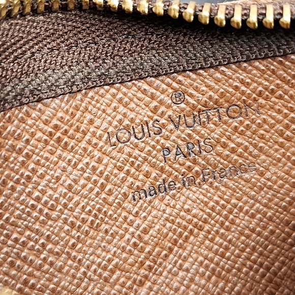 Louis Vuitton Monogram Key Pouch - Picture 4 of 9